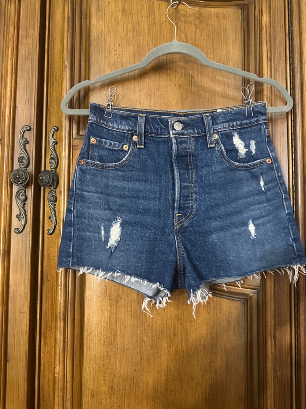 Levi’s Ribcage Dark Wash High-Rise Distressed ButtonFly Denim Shorts Size 26